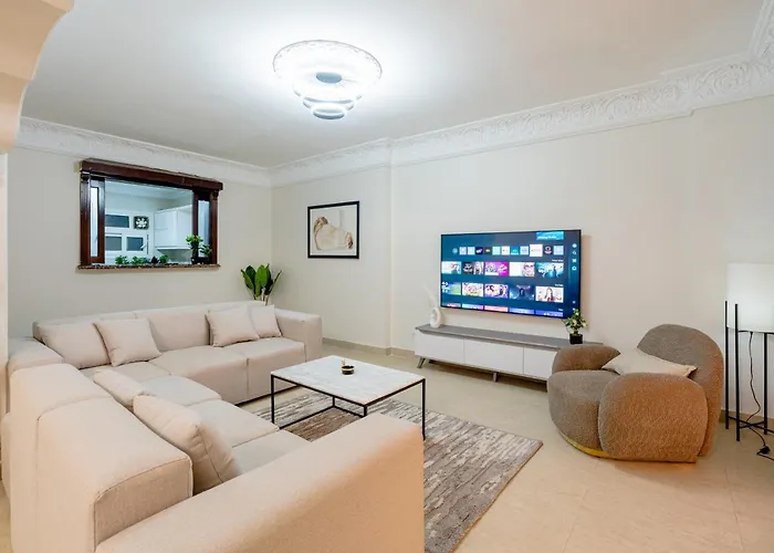 Luxurious Duplex Central Cairo With Side Nile View