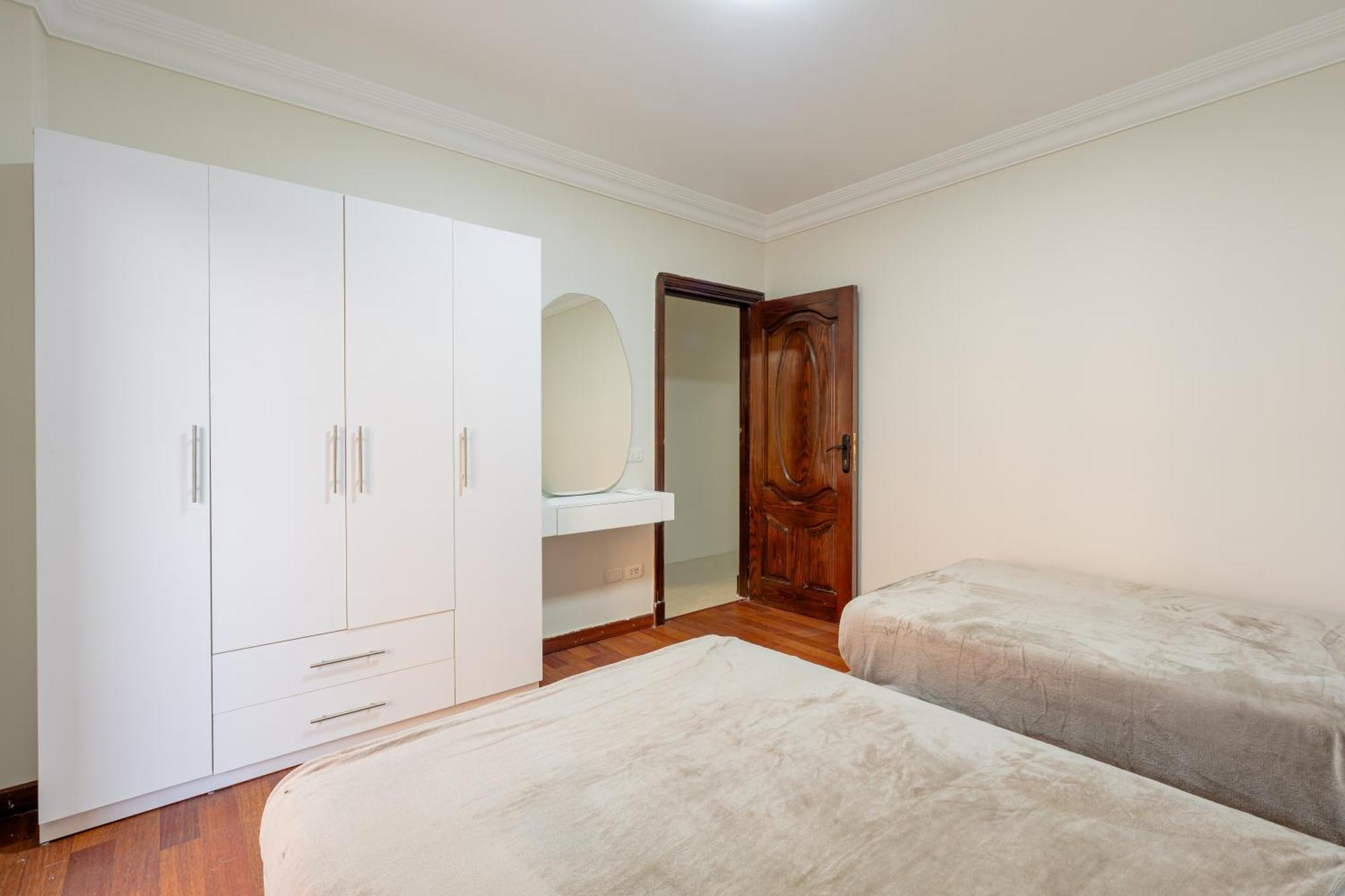 Luxurious Duplex With Side Nile View Apartment *