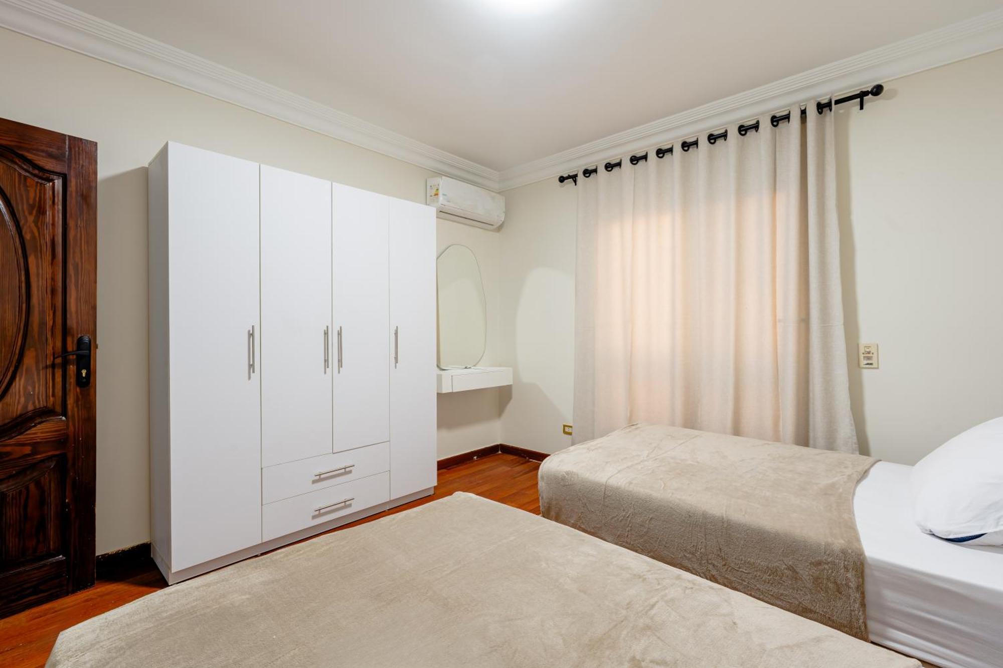 Luxurious Duplex With Side Nile View